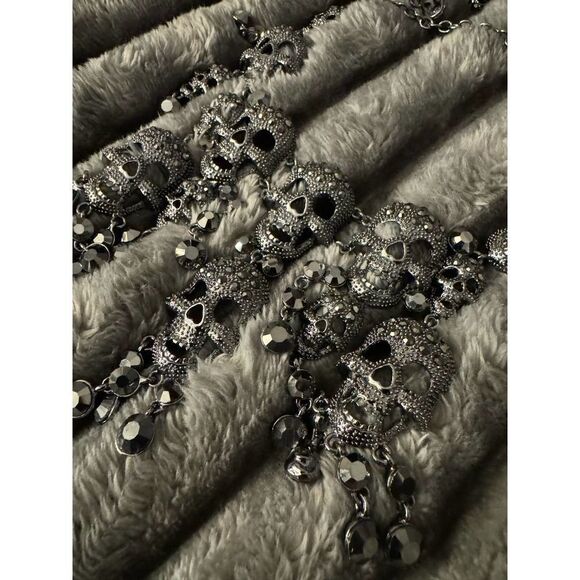 Natasha couture pave dangle black rhinestone skull collar necklace & earrings - Picture 12 of 12